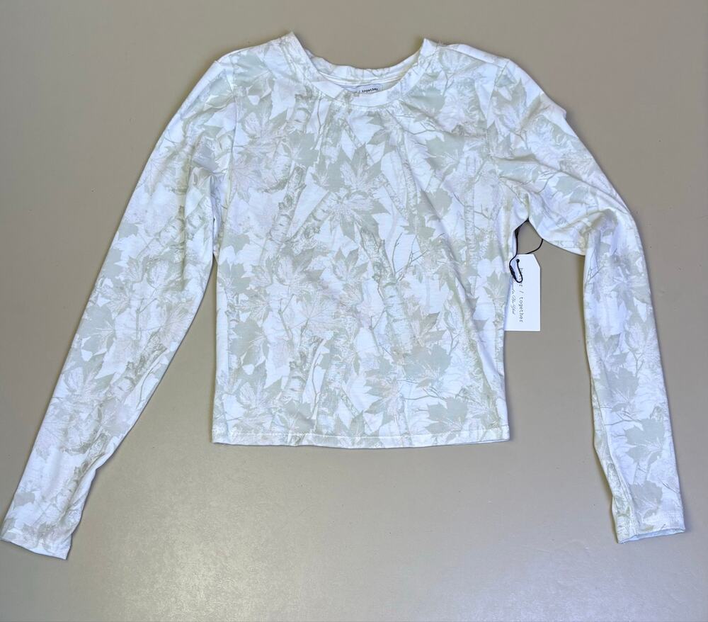Women’s Camo Long Sleeve Crop Top Size S Better Together Sage Green White NWT